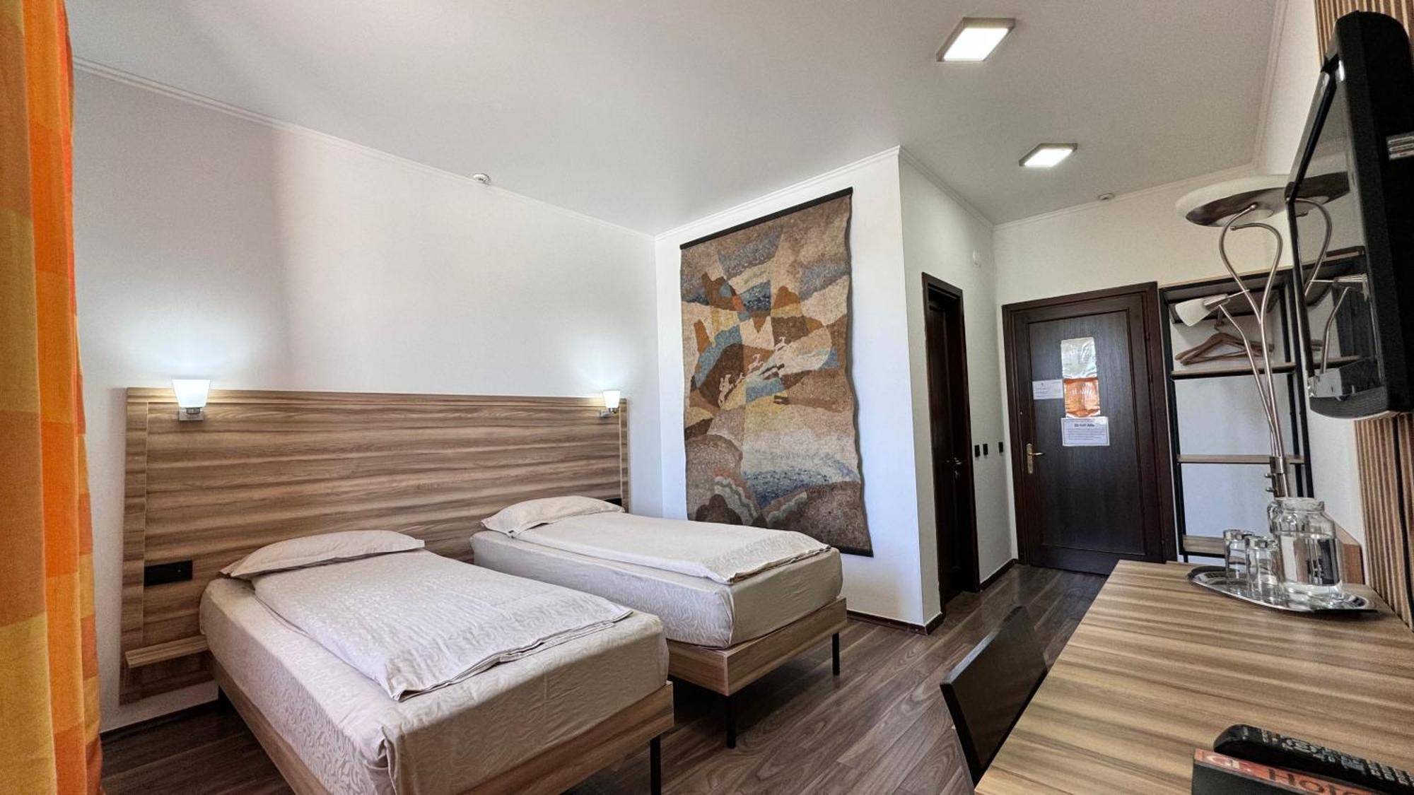 Amir Hotel Karakol Εξωτερικό φωτογραφία
