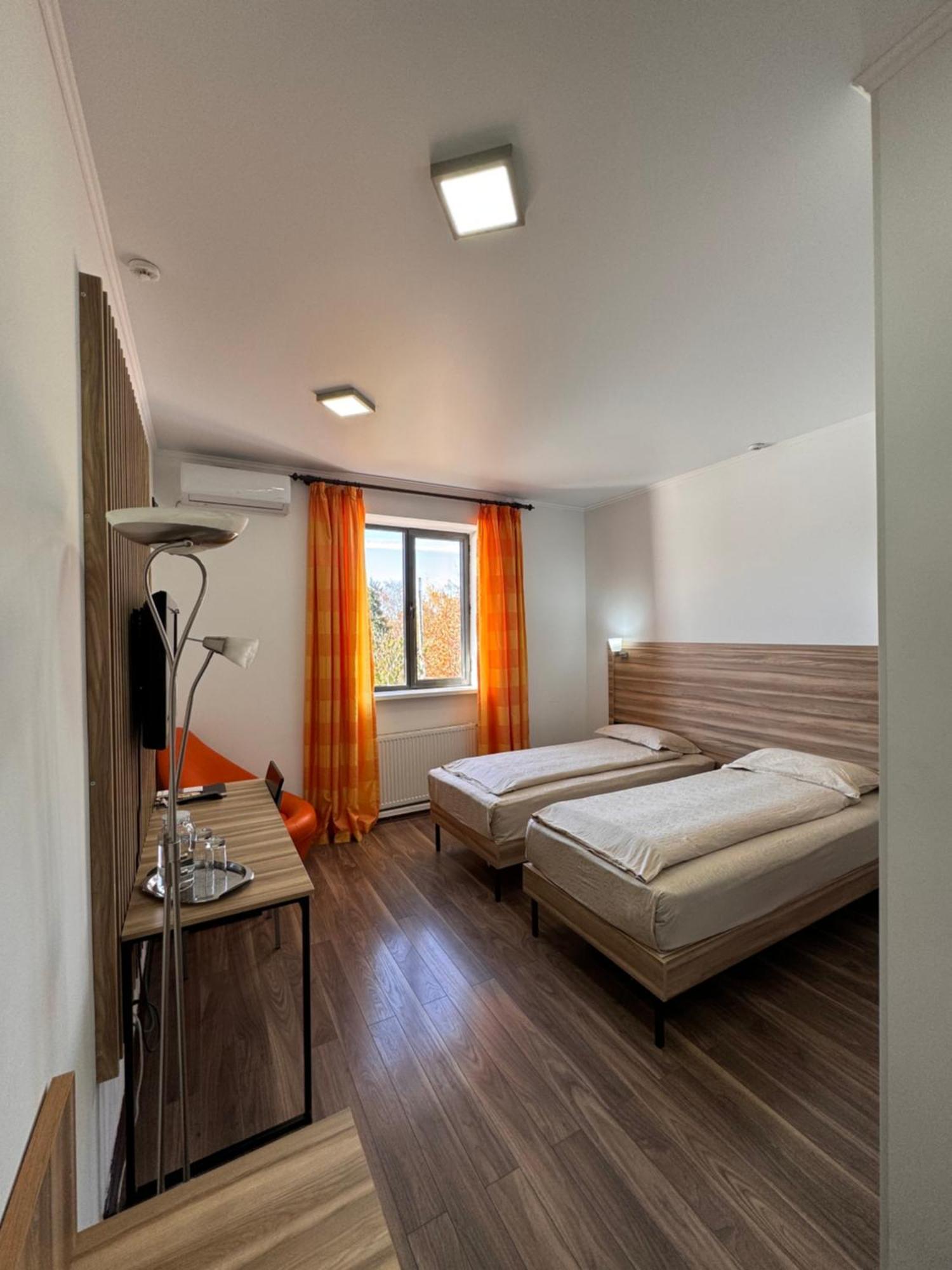 Amir Hotel Karakol Εξωτερικό φωτογραφία