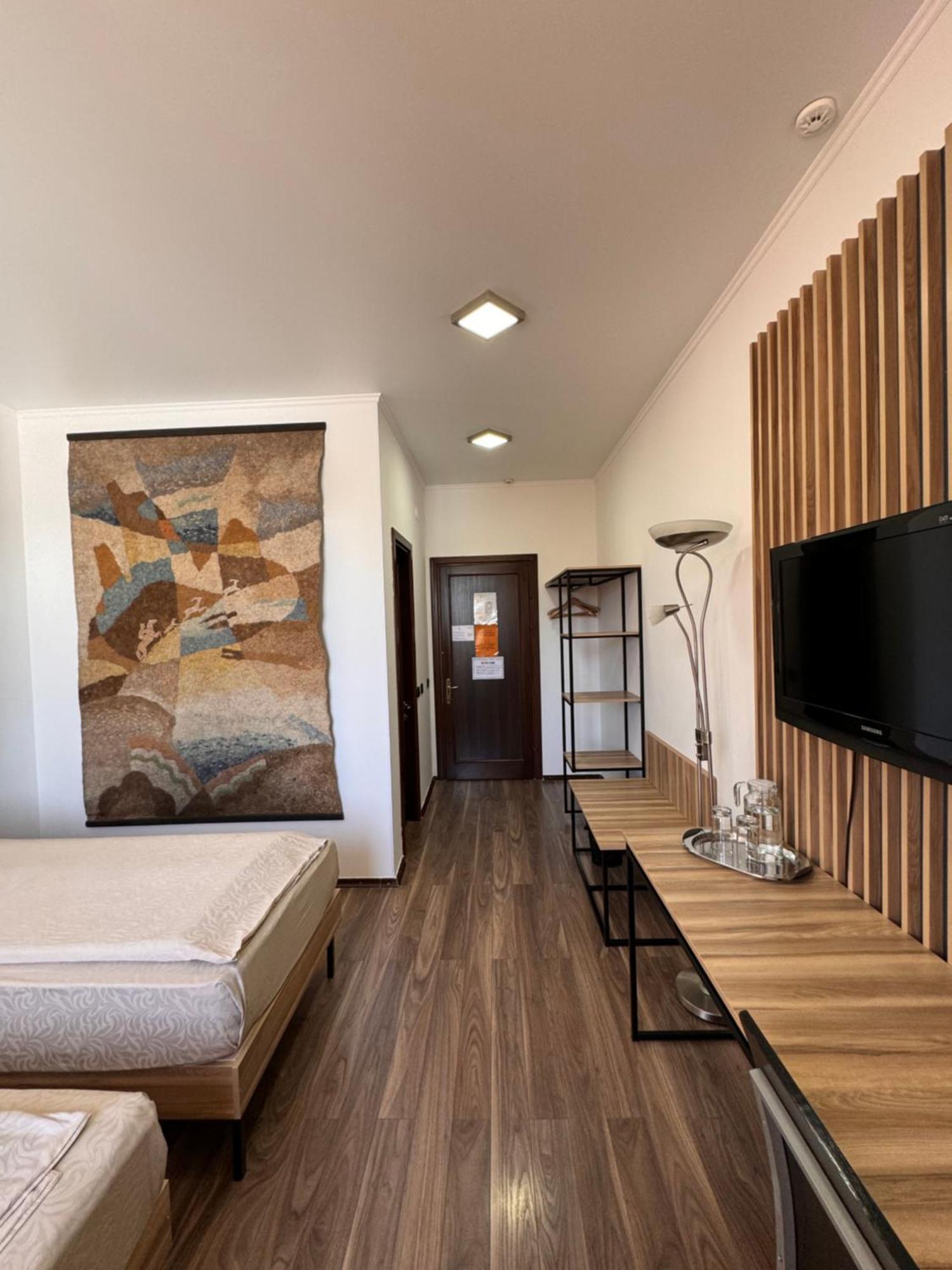 Amir Hotel Karakol Εξωτερικό φωτογραφία