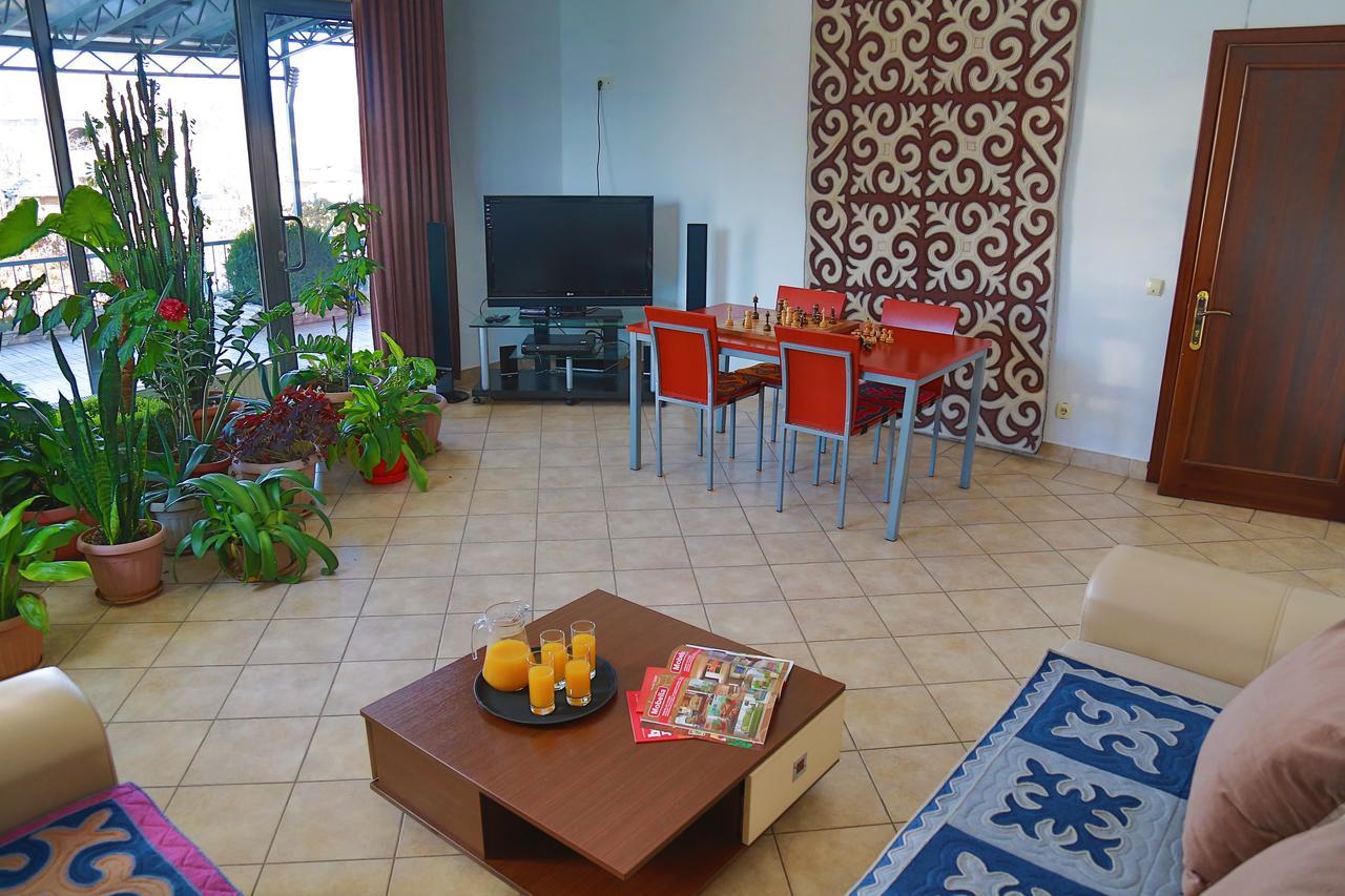 Amir Hotel Karakol Εξωτερικό φωτογραφία